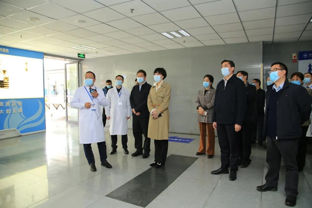 省卫健委党组书记敬静高度评价泸州市人医城市核酸检测基地建设工作(图2)