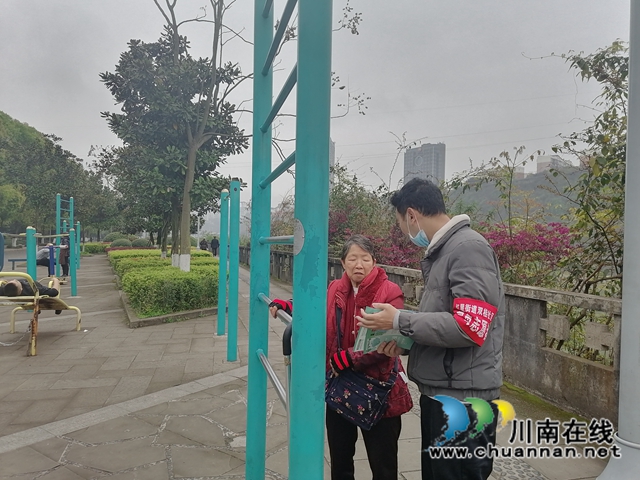 龙马潭区红星街道双桂社区开展“垃圾分一分，环境美十分”入户宣传活动(图3)