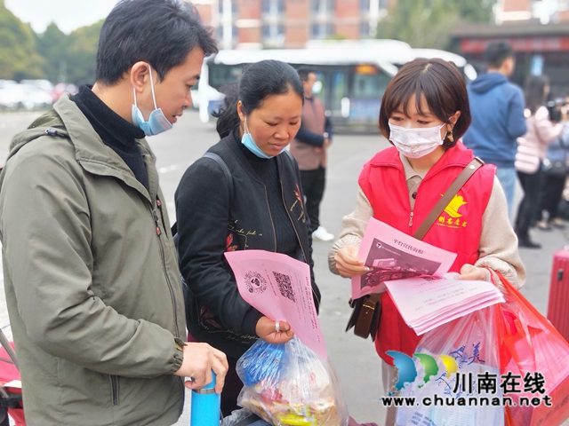 出家门上车门，泸县179名农民工免费返岗出行(图5)