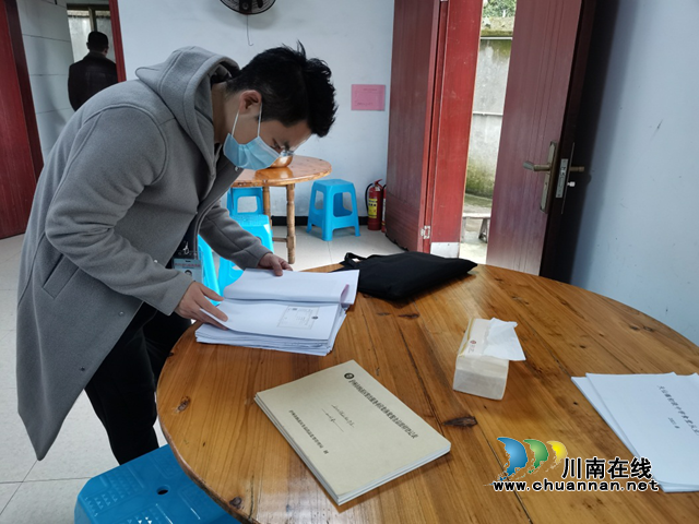 “逢十查餐厅”专项执法行动第一天，泸州市市场监管局到纳溪开展学校食品安全专项督查