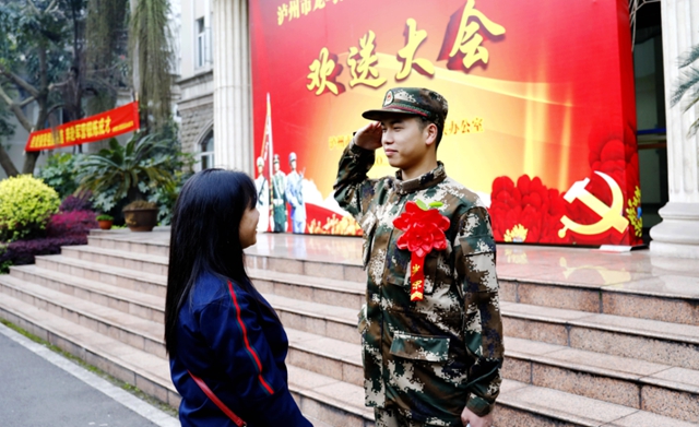 为青春添彩!龙马潭65名新兵奔赴军营!(图3) 为青春添彩!龙马潭65名新兵奔赴军营!(图3)