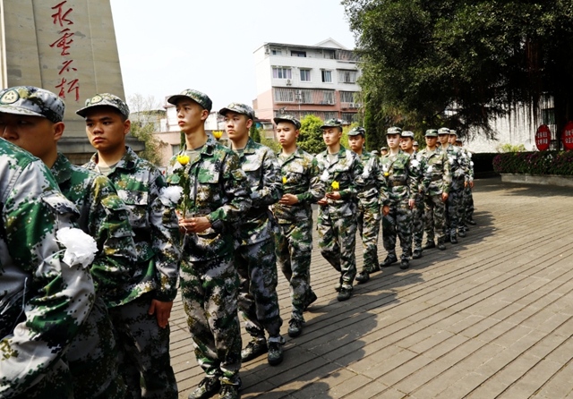 为青春添彩!龙马潭65名新兵奔赴军营!(图6) 为青春添彩!龙马潭65名新兵奔赴军营!(图6)