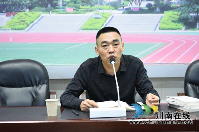 作家刘光富“向暖而行”公益讲座走进叙永一中