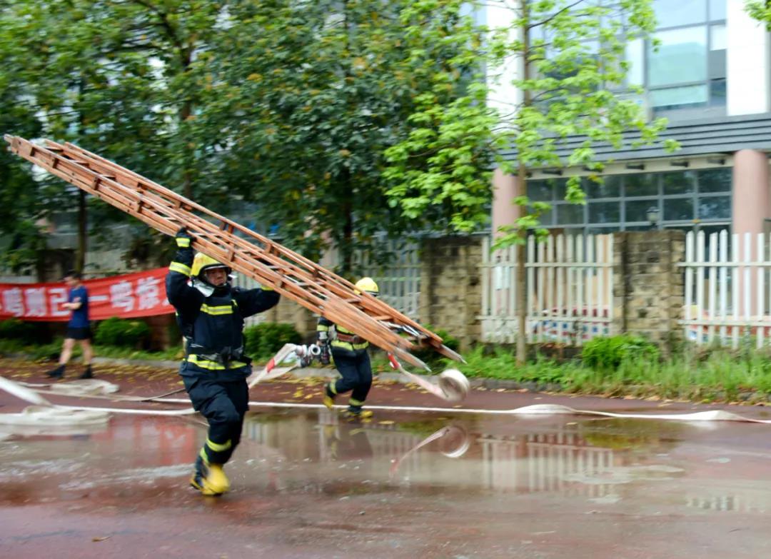 练兵备战谋打赢 泸州市江阳消防专职比武对抗集训队火热开训(图4) 练兵备战谋打赢 泸州市江阳消防专职比武对抗集训队火热开训(图4)