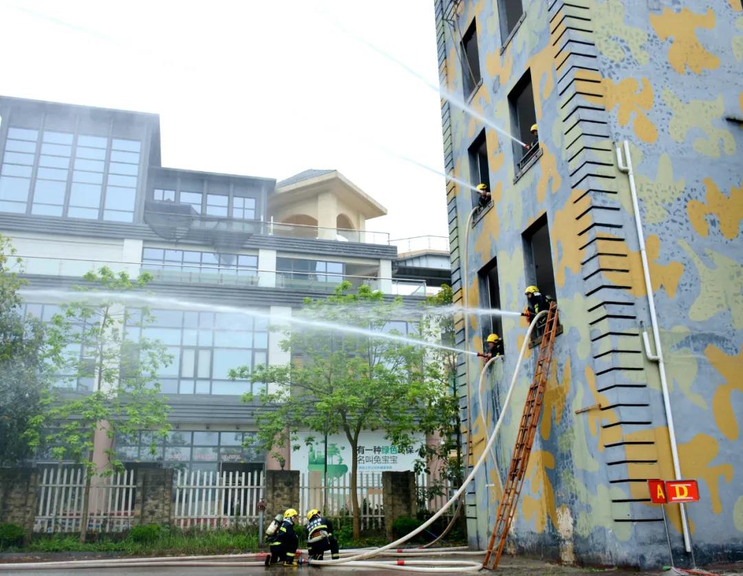 练兵备战谋打赢 泸州市江阳消防专职比武对抗集训队火热开训(图6) 练兵备战谋打赢 泸州市江阳消防专职比武对抗集训队火热开训(图6)