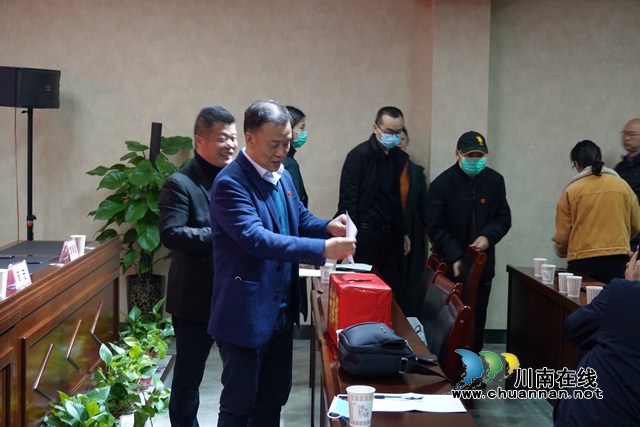 泸州市作家协会召开党支部党员大会　选举李明政为党支部书记(图3)