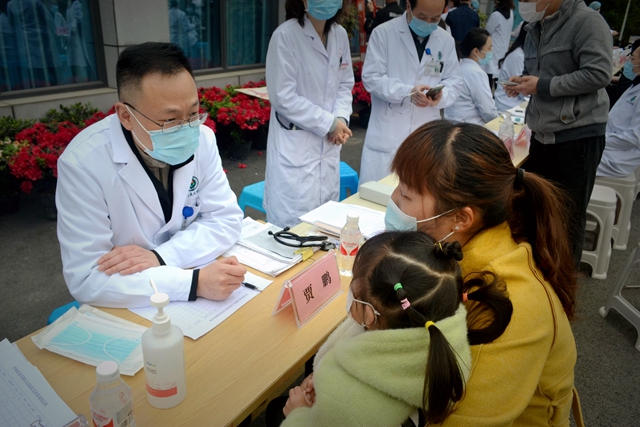 九三学社泸州市委开展“健康基层行”义诊活动