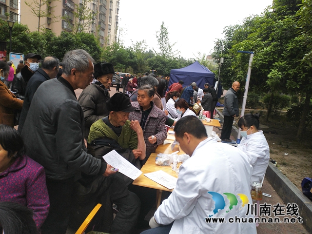 内江经开区靖民镇：免费体检进社区，促健康惠民生