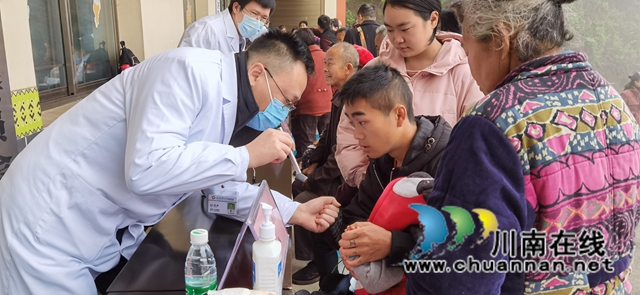 九三学社泸州市委赴叙永百花村开展健康扶贫助力乡村振兴(图3) 九三学社泸州市委赴叙永百花村开展健康扶贫助力乡村振兴(图3)
