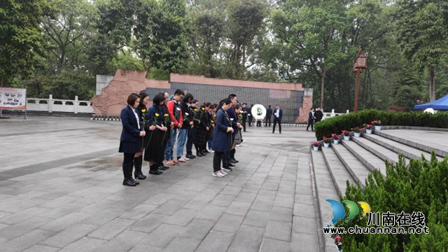 江阳区北城街道东门口社区：党史教育缅怀先烈，弘扬革命光荣传统(图2)