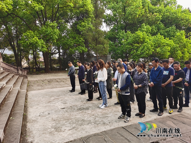 古蔺县开展“感恩思源·缅怀先辈”主题祭扫活动