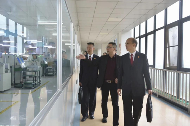 【我为群众办实事】江阳区法检两院送法进企业,为企业发展保驾护航(图4) 【我为群众办实事】江阳区法检两院送法进企业,为企业发展保驾护航(图4)