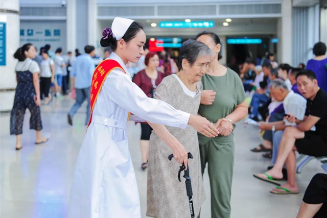 泸州首次！西南医大附院党团医疗志愿服务总队荣获全国最佳志愿服务组织(图6)