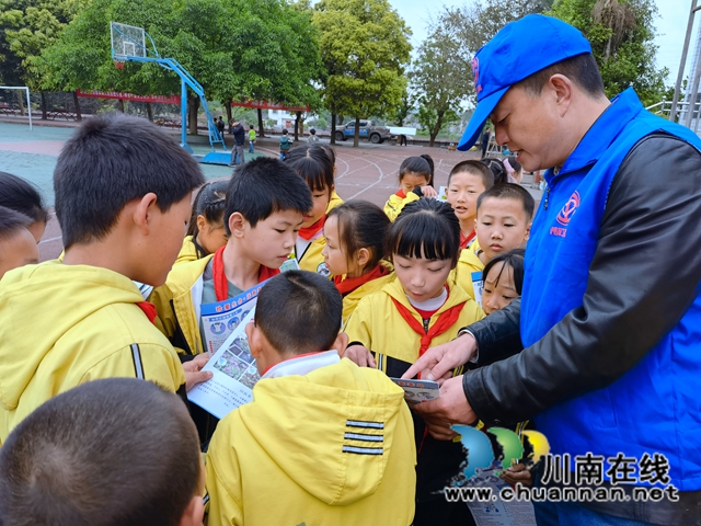 泸县立石镇：筑牢禁毒防线，守护校园净土(图2)