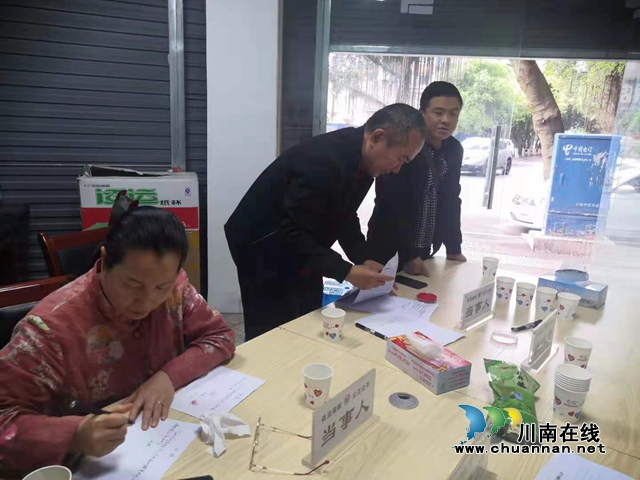 龙马潭区小市街道：房屋渗水起纠纷，老兵调解促和谐