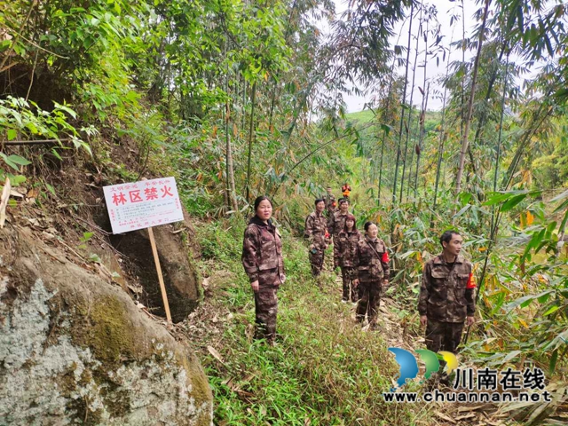 宜宾南溪区长兴镇：清明巡山防火忙