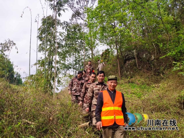 宜宾南溪区长兴镇：清明巡山防火忙(图2)