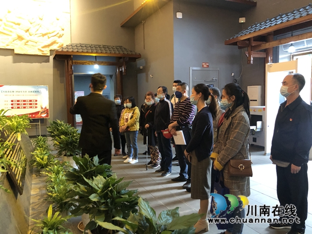 龙马潭区小市街道杜家街社区开展主题党日活动