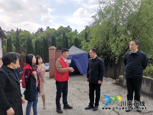 何刚督导龙马潭区宗教场所森林防灭火工作