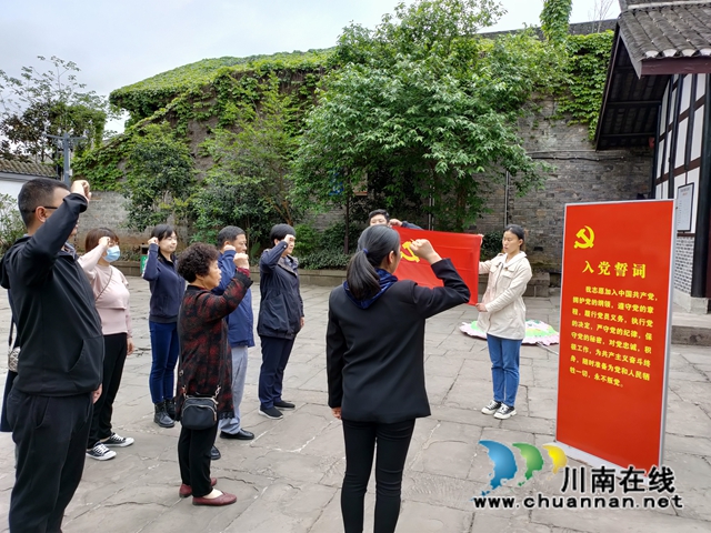 龙马潭区红星街道龙桥子社区开展侨之家“缅怀先烈伟绩、弘扬民族精神”主题活动(图2) 龙马潭区红星街道龙桥子社区开展侨之家“缅怀先烈伟绩、弘扬民族精神”主题活动(图2)