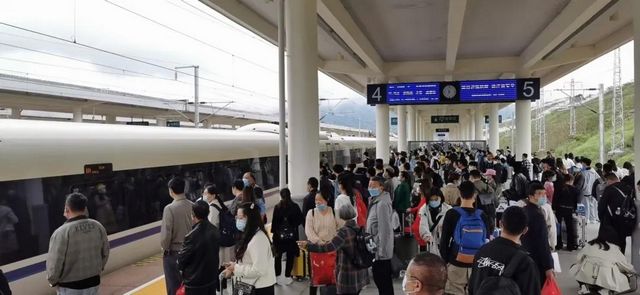 宜宾西站新增11趟列车,其中4趟环线高铁!最新时刻表……(图1) 宜宾西站新增11趟列车,其中4趟环线高铁!最新时刻表……(图1)