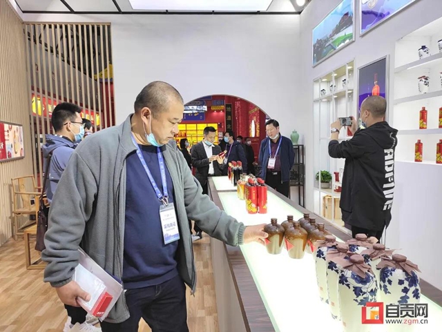 第十六届中国国际酒业博览会在泸州开幕 自贡组织十余家企业参会(图2)