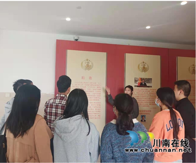 龙马潭区红星街道金井湾社区组织社区党员干部赴泸州市国家安全教育基地参观学习