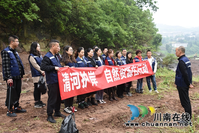 古蔺县自然资源和规划局开展“清河护岸”专项行动