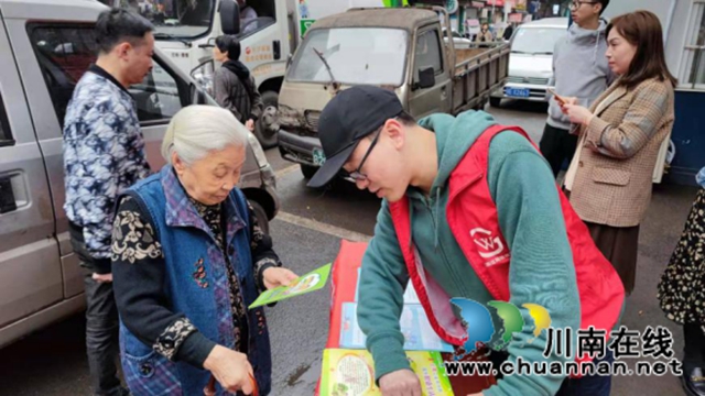 江阳区北城街道东门口社区开展防范电信诈骗宣传活动(图2)