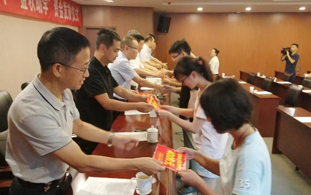 助学帮扶、婚恋服务、发放慰问金......泸州工会15件实事服务职工