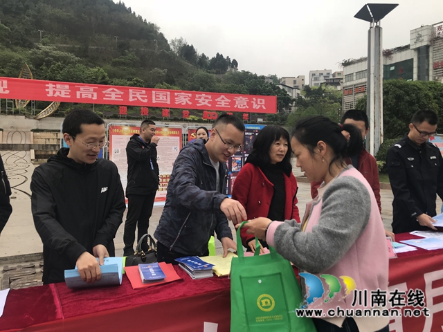 维权宣传暖侨心！古蔺县开展“侨法”宣传活动(图5)