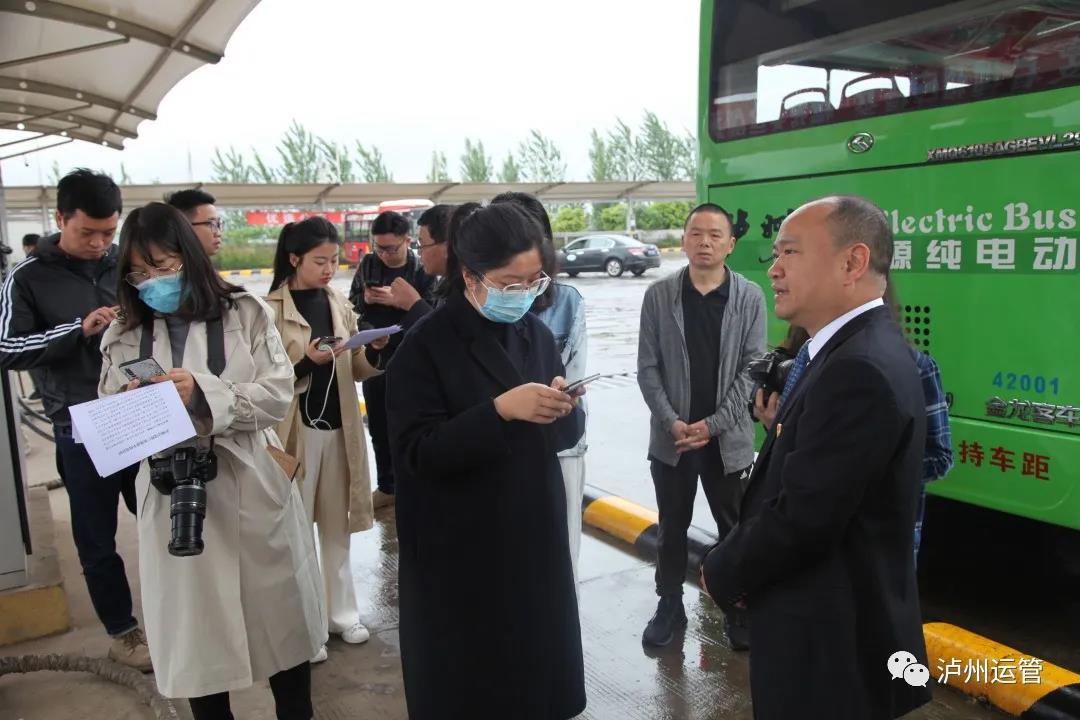 四川交通运输节能减排劳动竞赛集中采访活动走进泸州公交(图3)