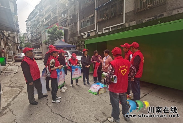 龙马潭区小市街道上大街社区开展垃圾分类“撤桶并点＋定时定点”宣传工作(图6)