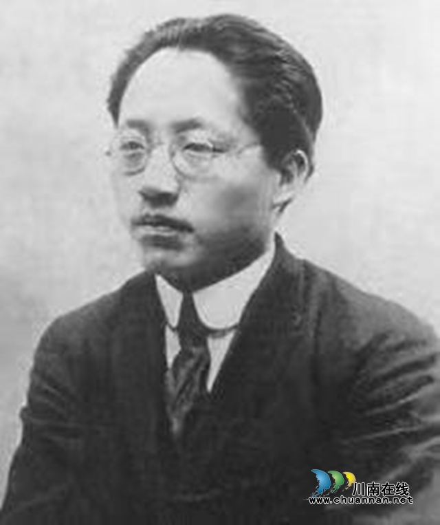 【红色百宝】装载穆青初心使命的书箱(图2) 【红色百宝】装载穆青初心使命的书箱(图2)