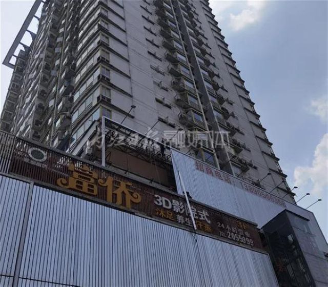 来硬的！内江城区强拆10块街头违规广告大牌