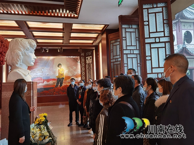 龙马潭区小市街道上大街社区妇联开展“不忘初心 感党恩”集中学习教育活动