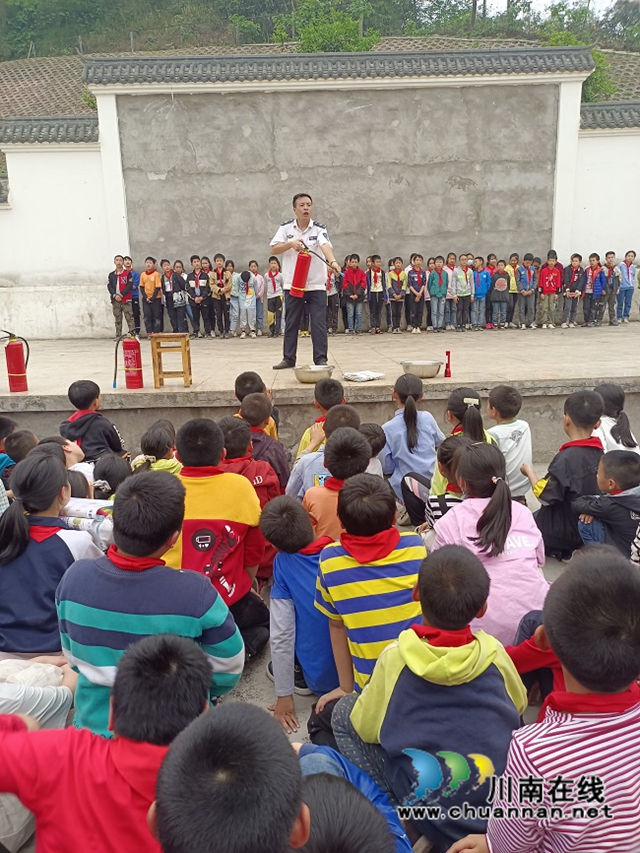 纳溪区天仙镇中心小学开展防震、防火紧急疏散逃生演练(图2)