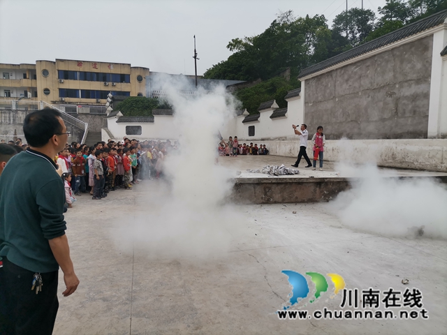 纳溪区天仙镇中心小学开展防震、防火紧急疏散逃生演练(图3)