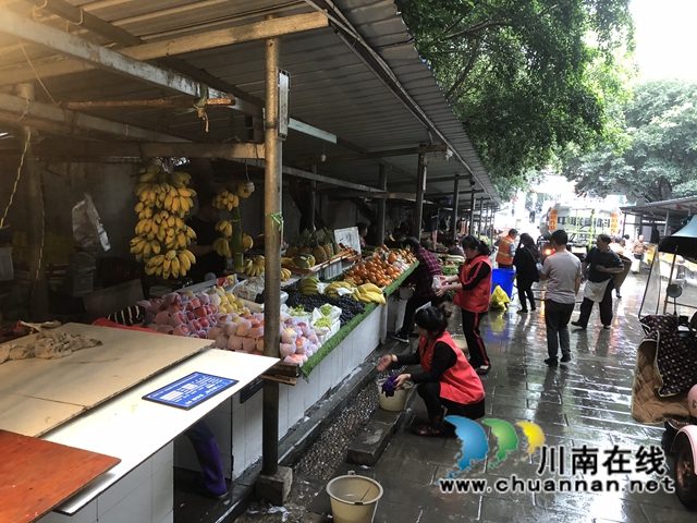 龙马潭区红星街道春晖社区：国卫迎复审 志愿服务在行动