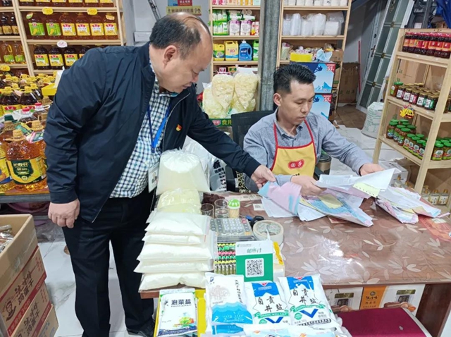食品安不安全？加油机准不准？游乐设备能不能坐？节前，泸州市场监管人员替您查了！(图3)