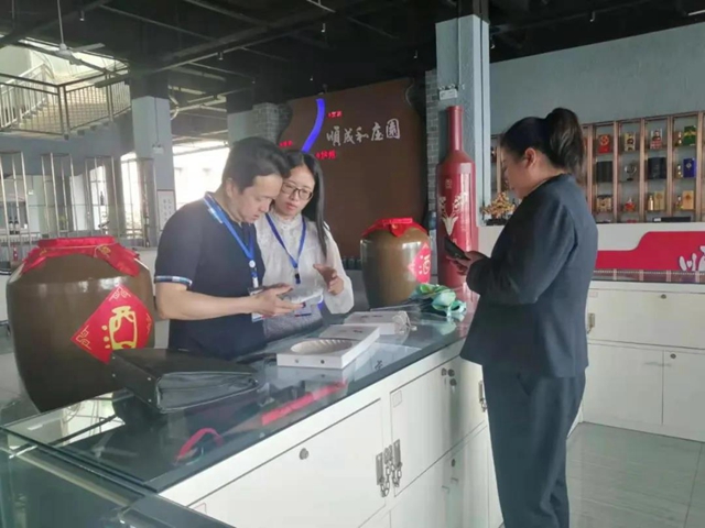 食品安不安全？加油机准不准？游乐设备能不能坐？节前，泸州市场监管人员替您查了！(图9)