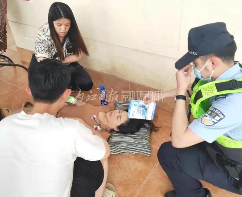紧急！威远高速公路服务区有人突发疾病，民警暖心救助