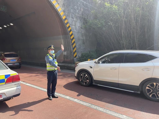 你贡献了多少?四川“五一”大数据:超1700万辆次车上高速;4天消费18.2亿元(图2) 你贡献了多少?四川“五一”大数据:超1700万辆次车上高速;4天消费18.2亿元(图2)