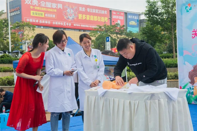 大力倡导母乳喂养，他们精心举办了这场“新手爸妈训练营”！(图7)