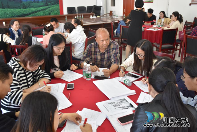 纳溪区护国中学举行青年教师培训活动(图2)