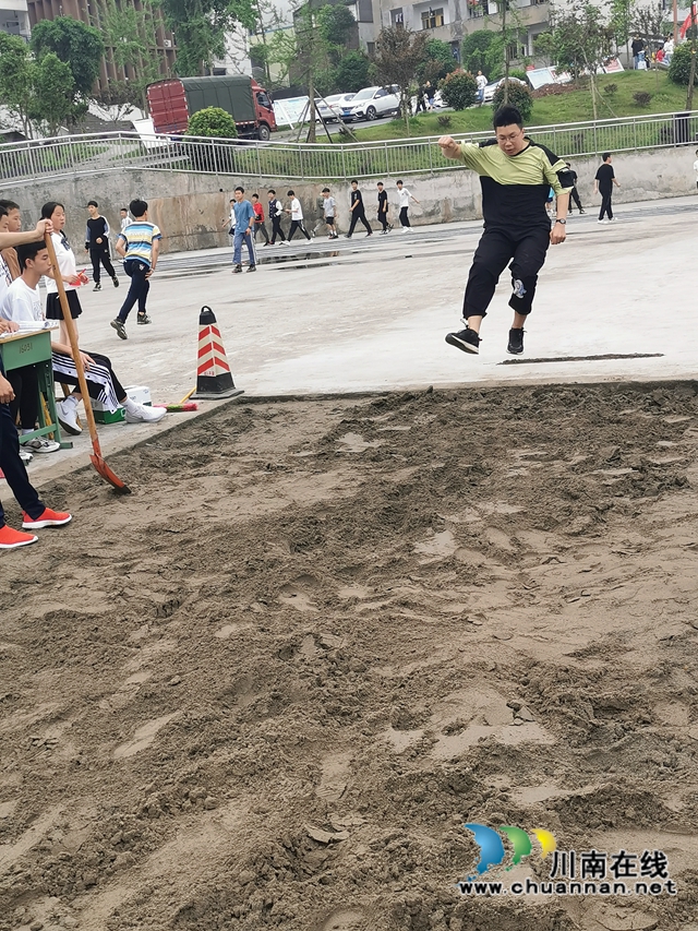 纳溪区护国中学初中部第32届春季田径运动会举行(图5)