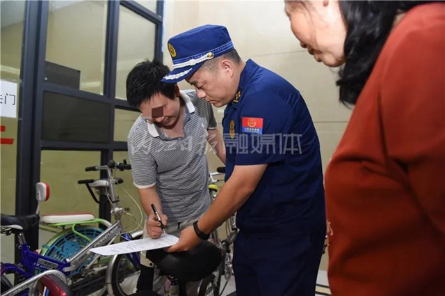 警告：楼道严禁停放电动车！内江城区开出处罚“第一单