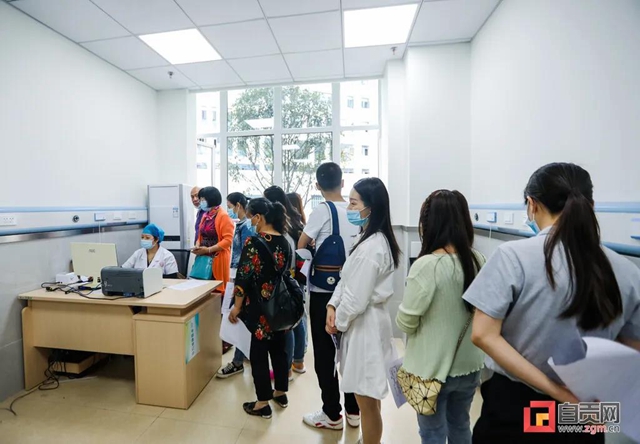 自贡开始大规模免费接种新冠病毒疫苗(图4) 自贡开始大规模免费接种新冠病毒疫苗(图4)