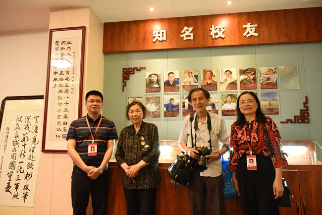 抗美援朝女英雄柳岳继回访母校叙永一中讲党史(图6)