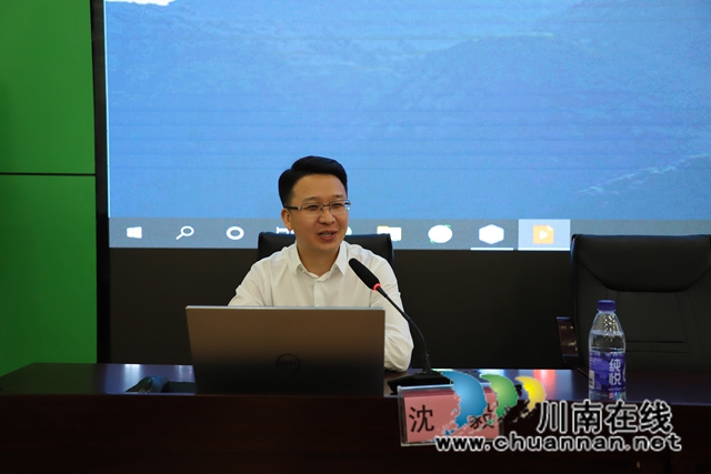 ​党外知识分子、中国首席白酒品酒师、郎酒公司副总经理沈毅做客古蔺中学(图7)